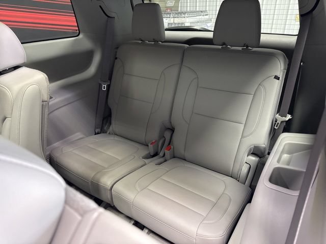Used 2023 GMC Acadia SLT w/ Preferred Package AWD/4WD image 18