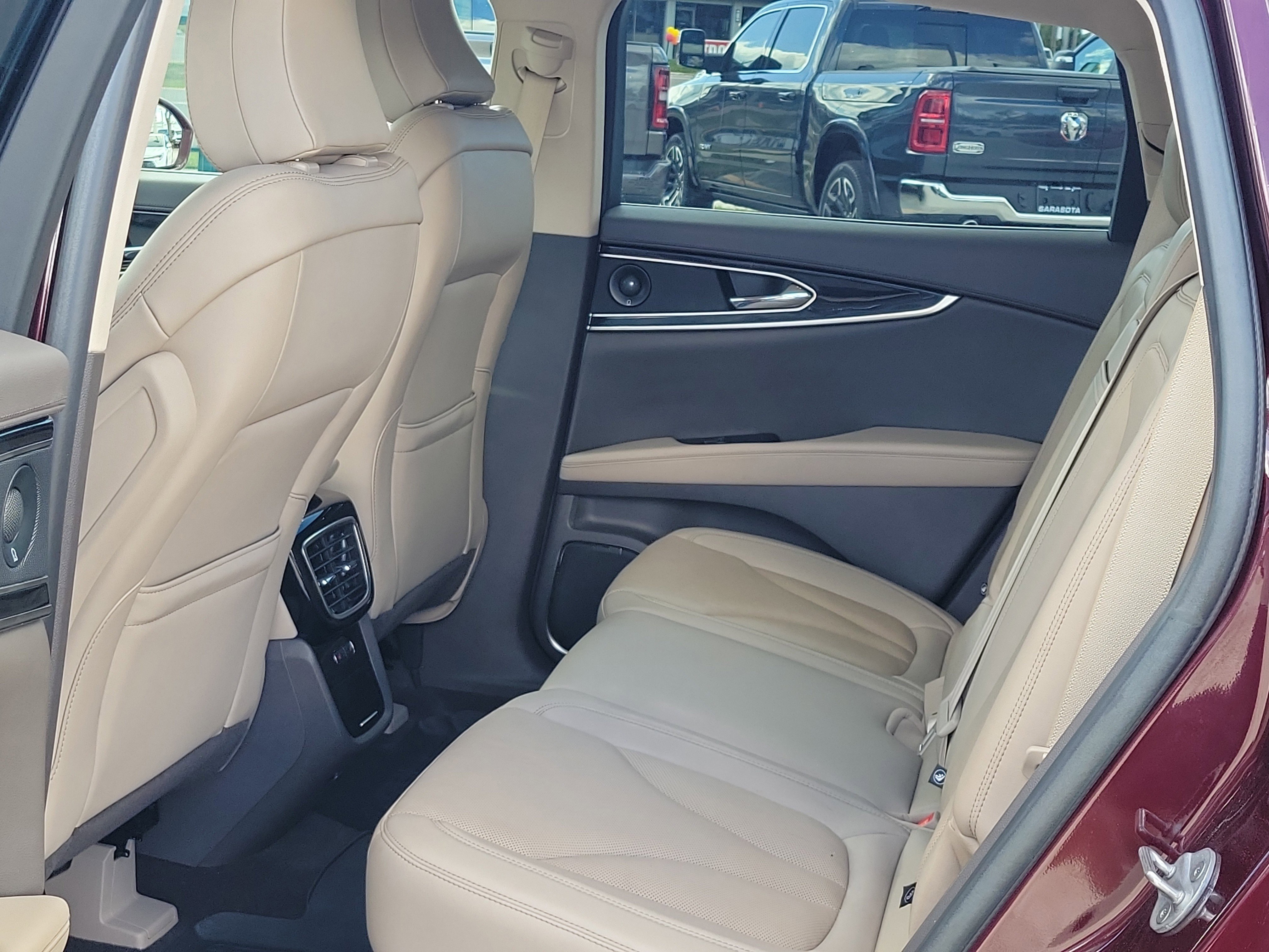 Used 2022 Lincoln Nautilus Reserve w/ Equipment Group 201A image 14