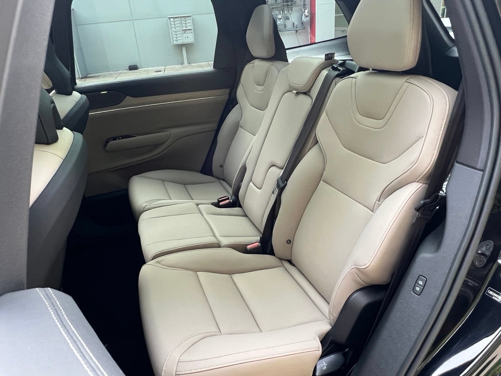 Used 2025 Volvo EX90 Plus AWD/4WD image 35