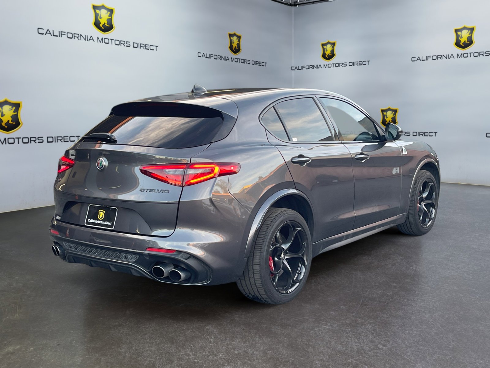 Used 2020 Alfa Romeo Stelvio Quadrifoglio image 5