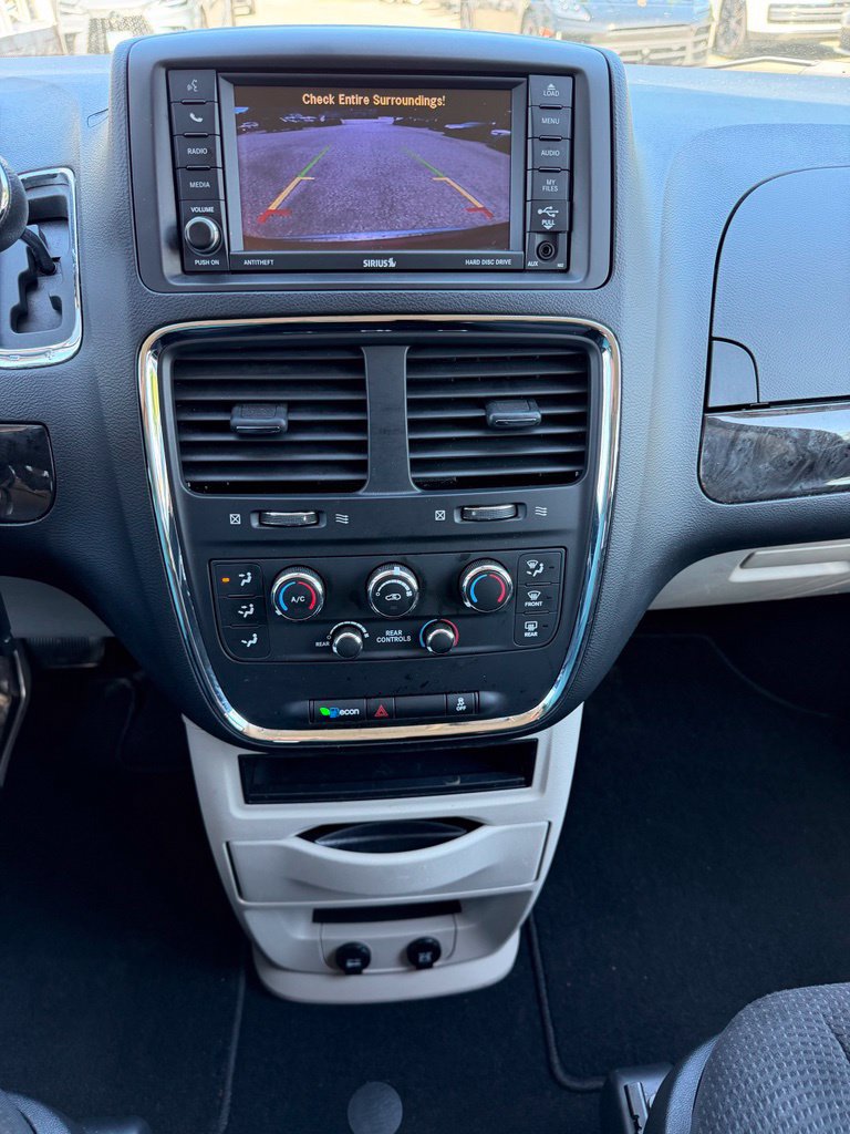 Used 2018 Dodge Grand Caravan SE w/ UConnect Hands-Free Group FWD image 17