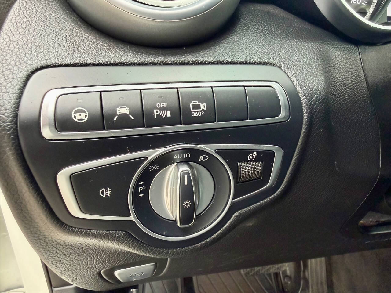 Used 2017 Mercedes-Benz GLC 300 4MATIC image 33
