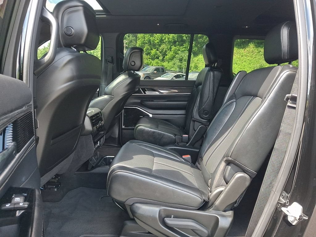 Used 2022 Jeep Wagoneer Series III w/ Premium Group I AWD/4WD image 10