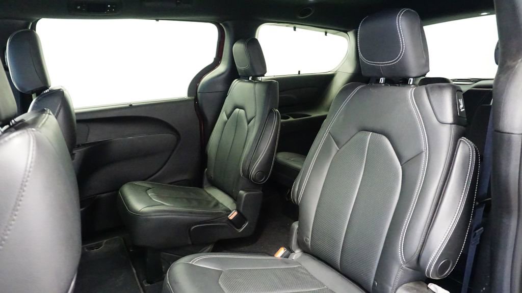 Certified 2020 Chrysler Pacifica Touring-L w/ Advanced Safetytec Group image 21