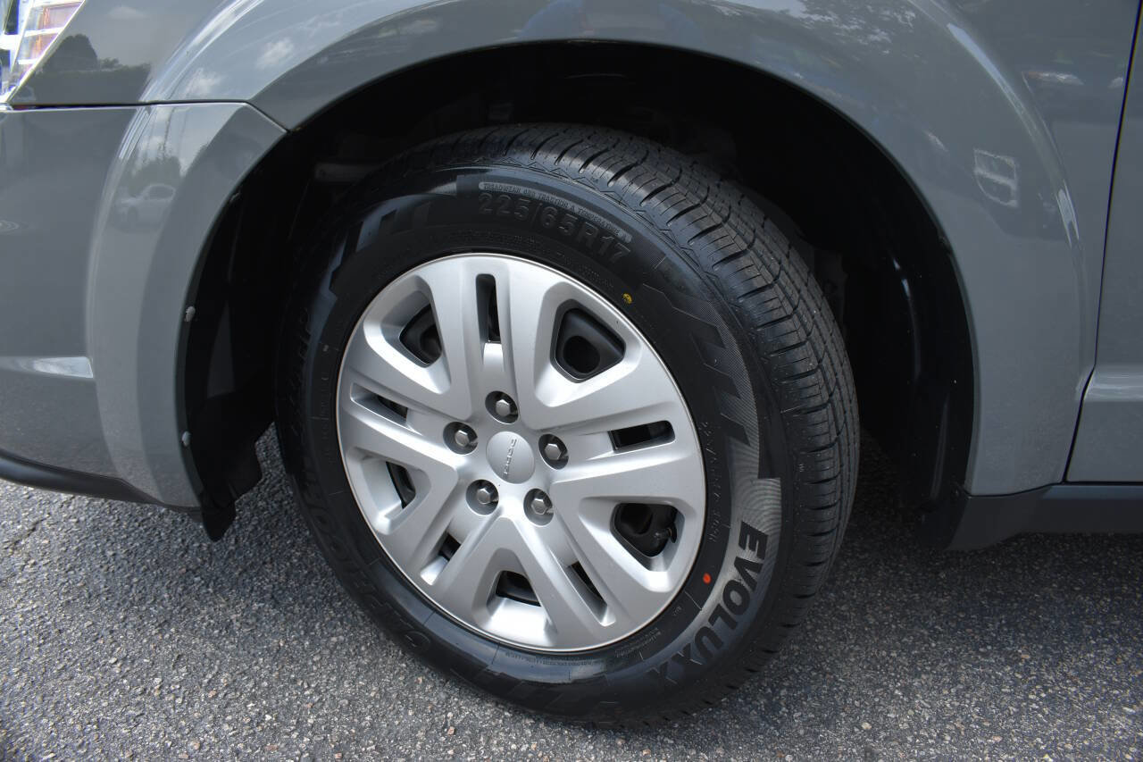 Used 2020 Dodge Journey SE FWD image 41
