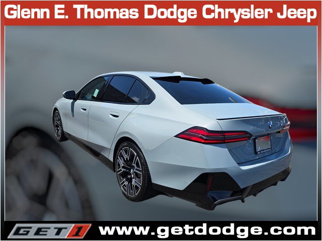 Used 2025 BMW 530i w/ M Sport Package RWD image 9