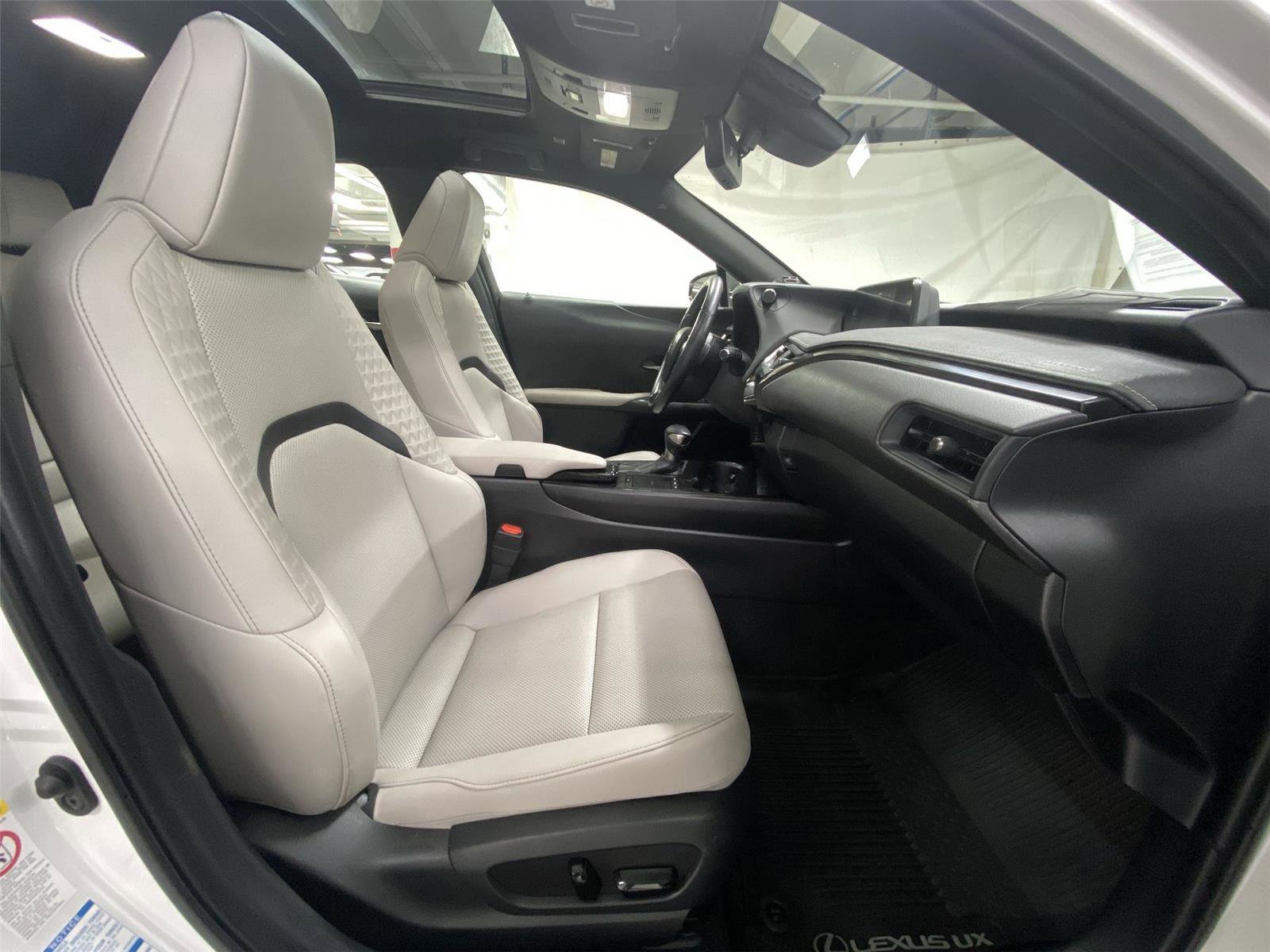 Used 2019 Lexus UX 250h w/ Premium Package AWD/4WD image 29