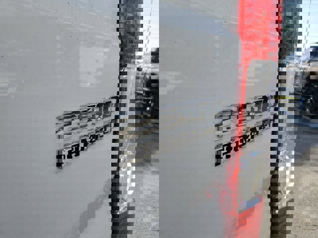 Used 2024 RAM ProMaster 2500 w/ Convenience Group image 11