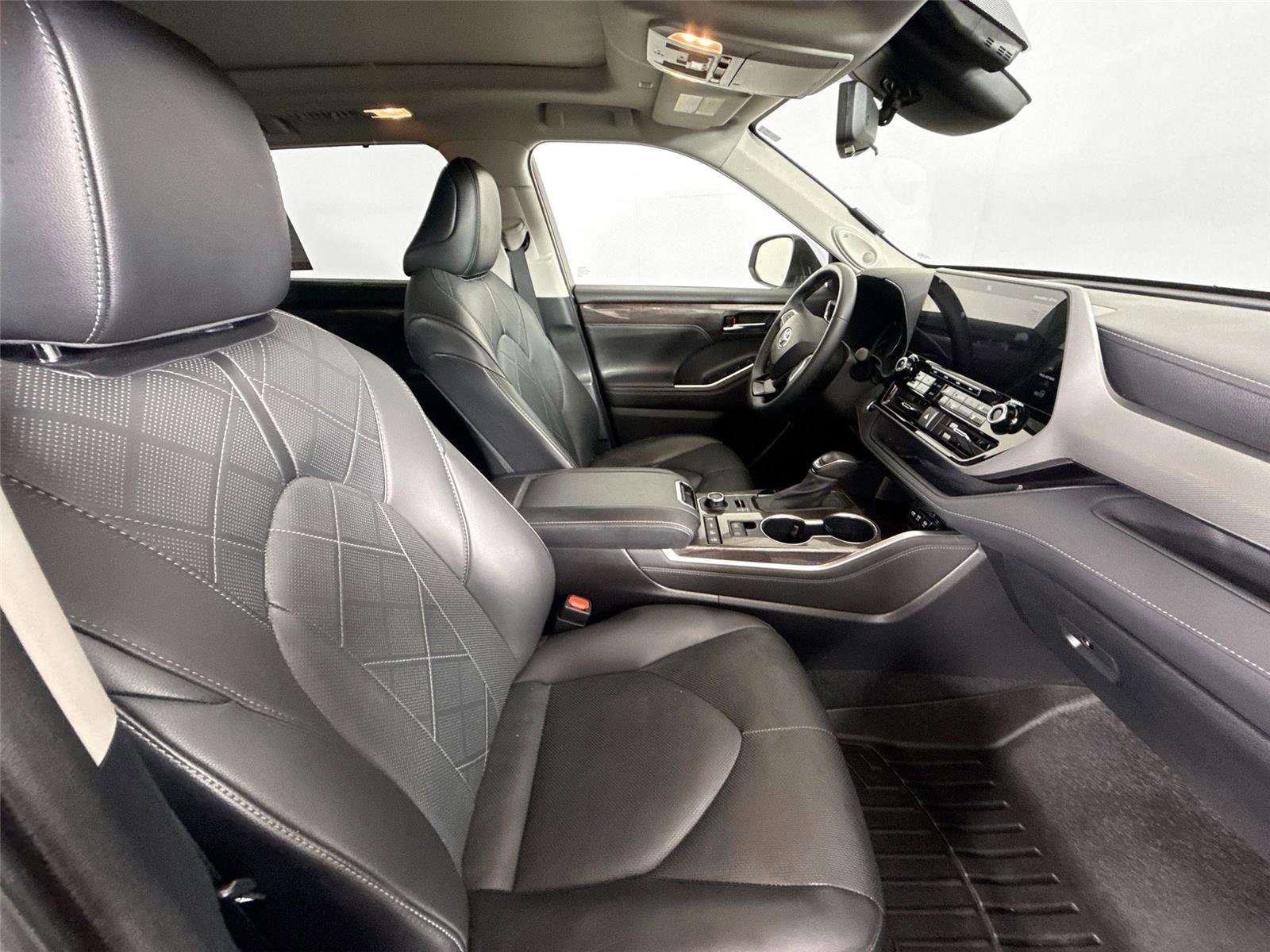 Certified 2021 Toyota Highlander Platinum AWD/4WD image 45