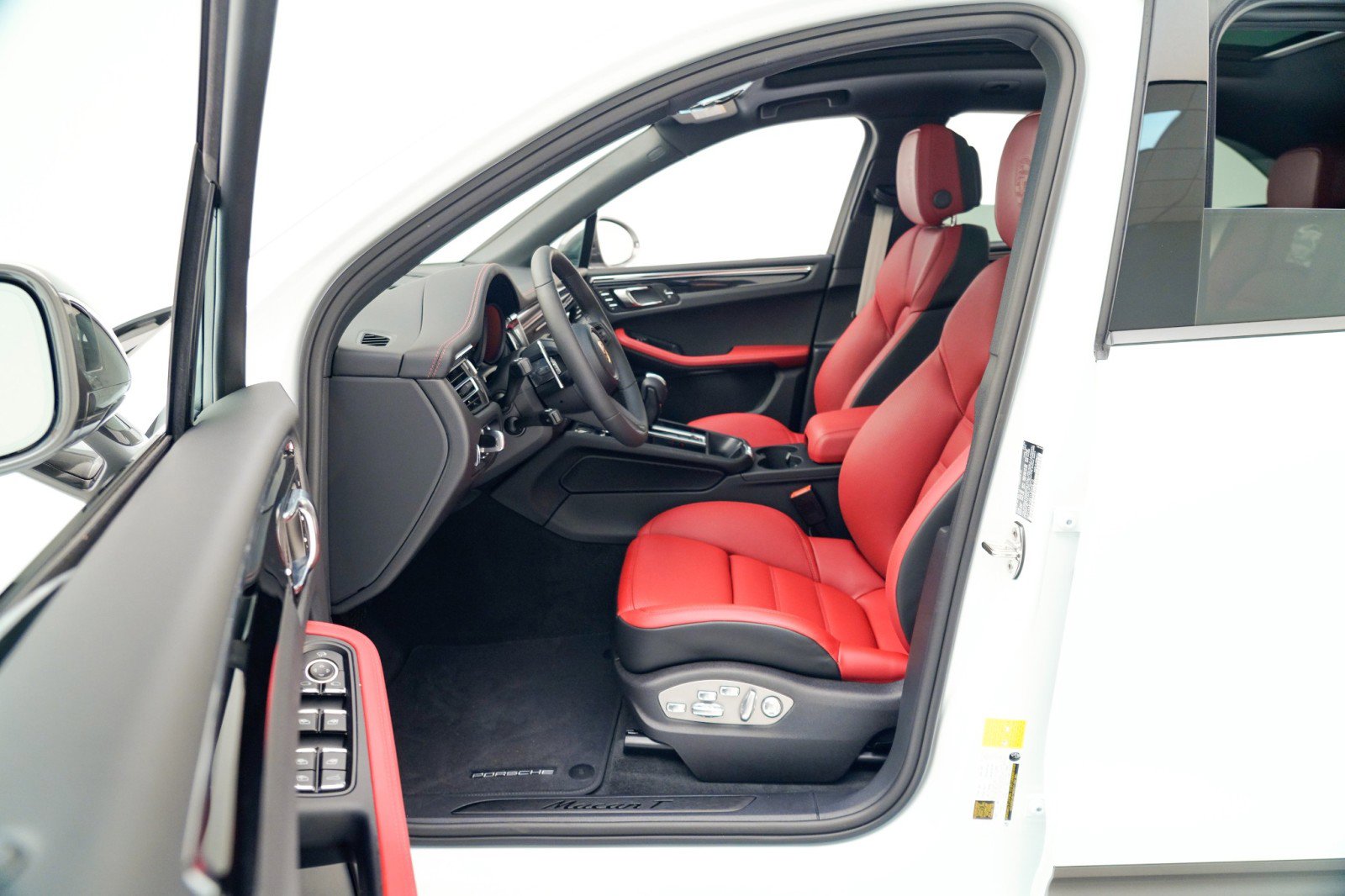 New 2026 Porsche Macan image 17