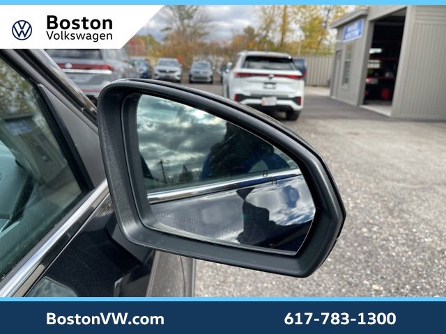 New 2025 Volkswagen Taos SEL image 7