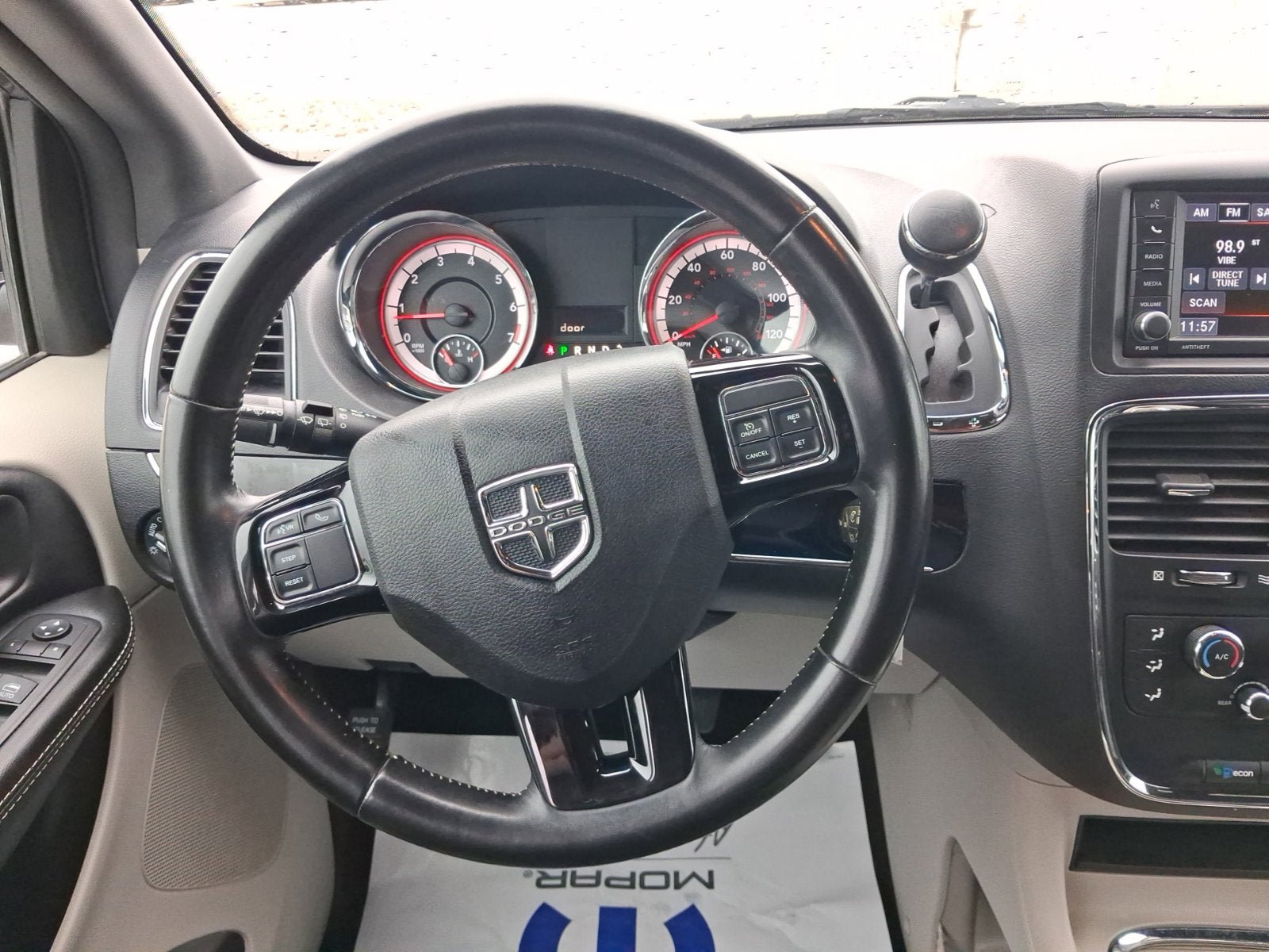 Used 2019 Dodge Grand Caravan SXT FWD image 16
