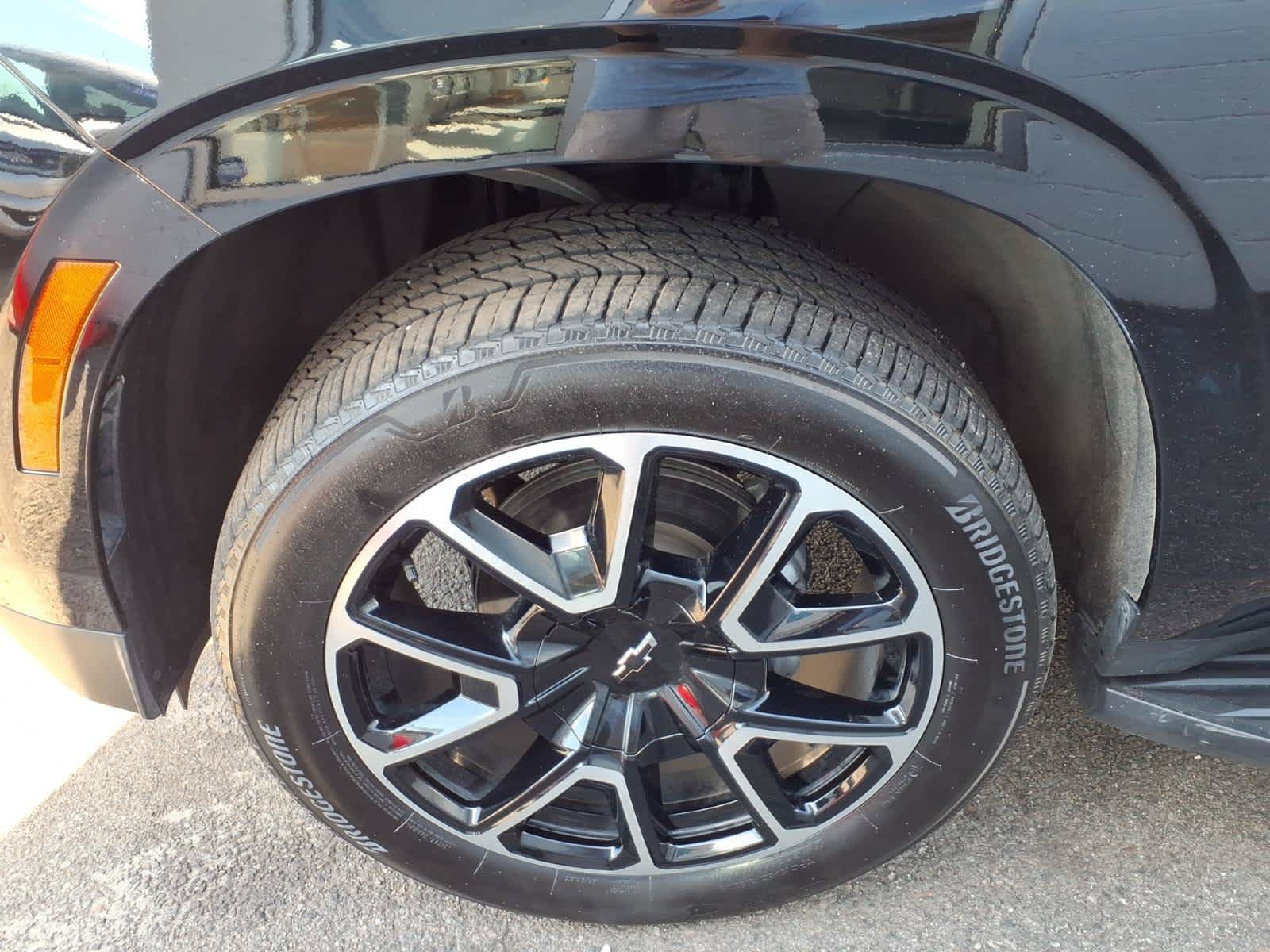 Used 2025 Chevrolet Suburban RST w/ Comfort Package AWD/4WD image 8