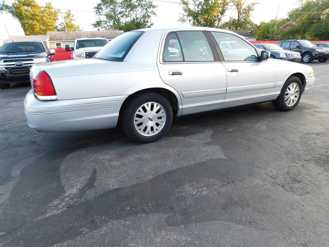 Used 2003 Ford Crown Victoria LX RWD image 11