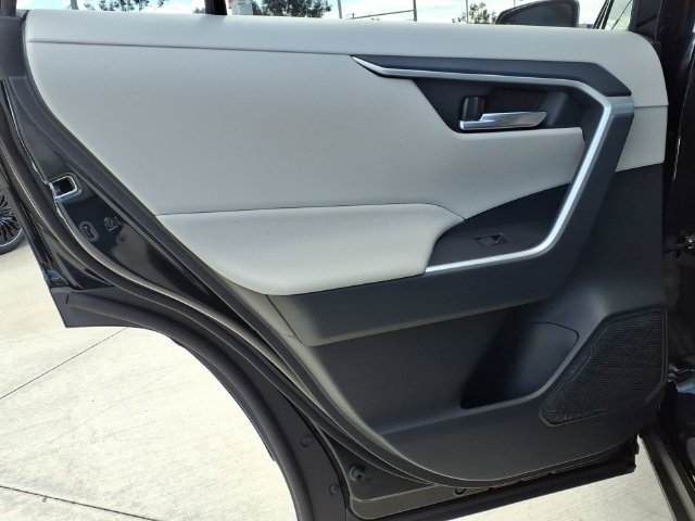 Used 2022 Toyota RAV4 XLE Premium AWD/4WD image 17