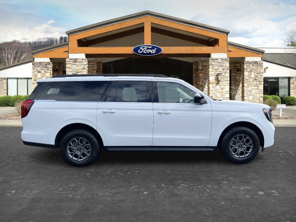 Used 2025 Ford Expedition Max Active AWD/4WD image 4