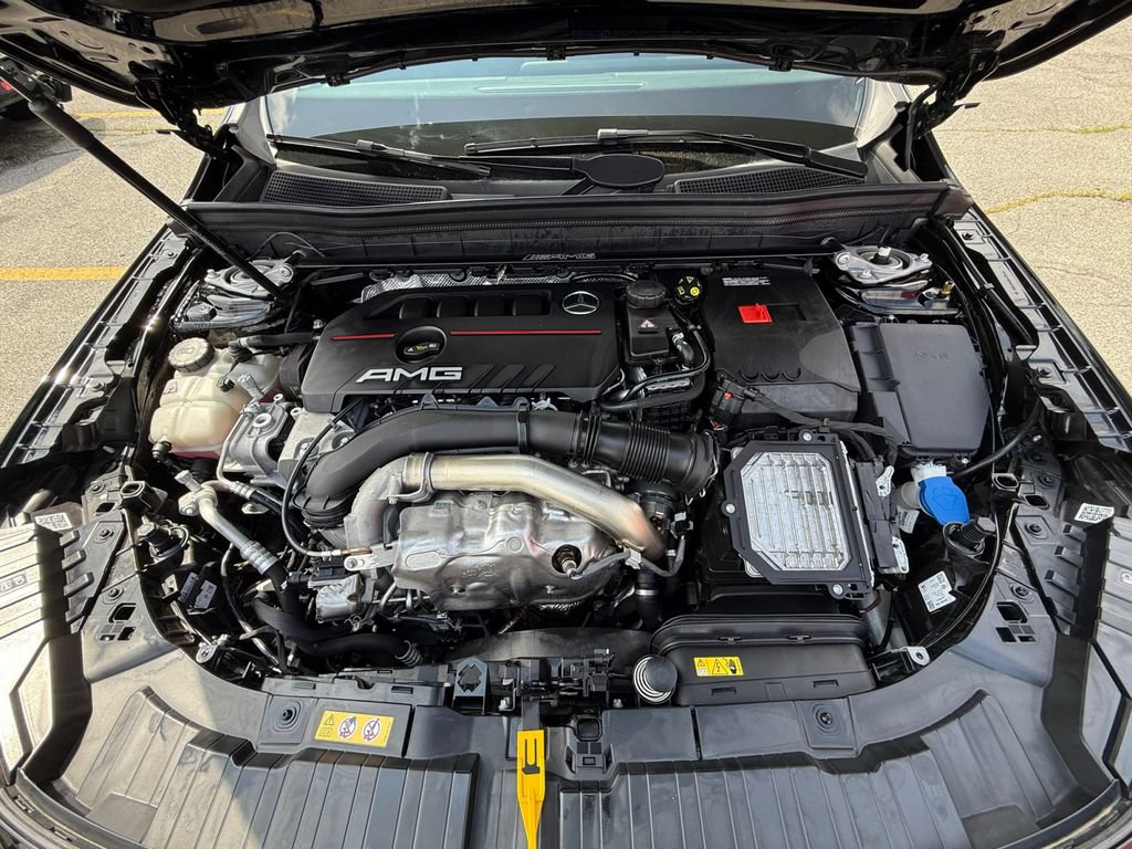 Used 2025 Mercedes-Benz GLB 35 AMG 4MATIC image 27