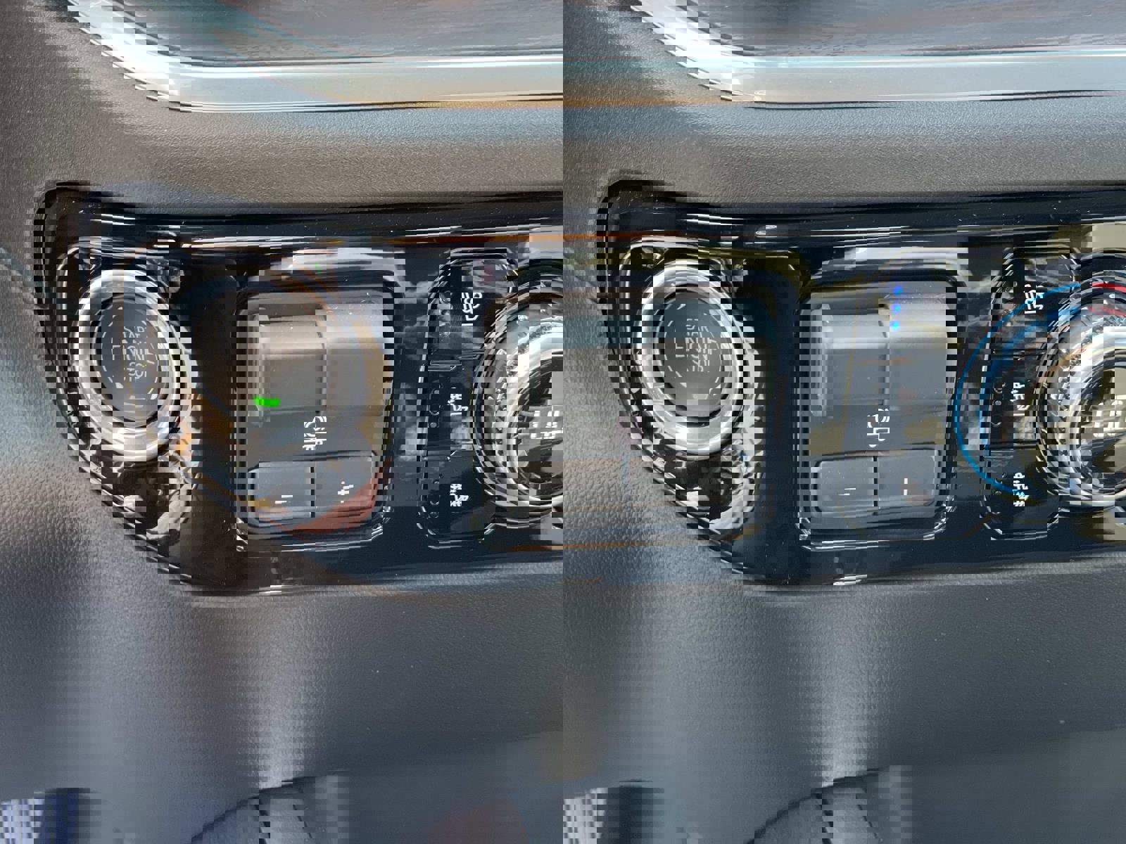 New 2026 GMC Sierra 2500 SLT w/ SLT Premium Package image 17