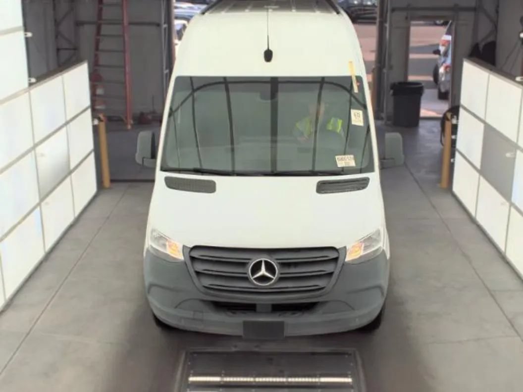 Used 2021 Mercedes-Benz Sprinter 2500 w/ Driver Convenience Package image 7