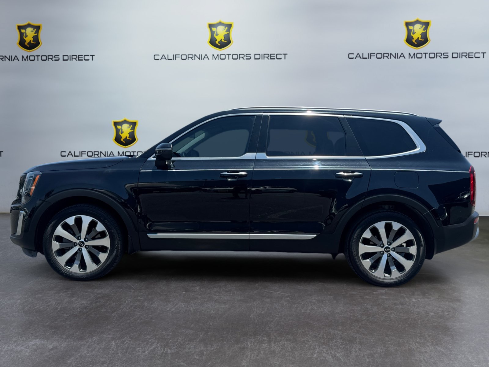 Used 2020 Kia Telluride S FWD image 2