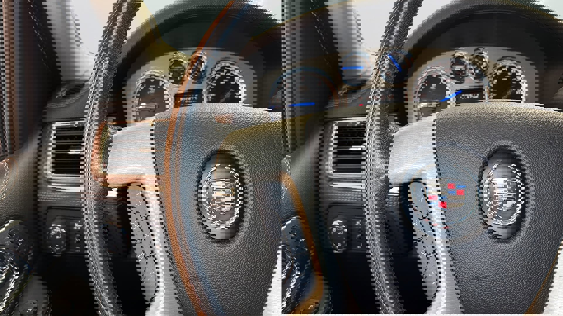 Used 2013 Cadillac Escalade Platinum image 26