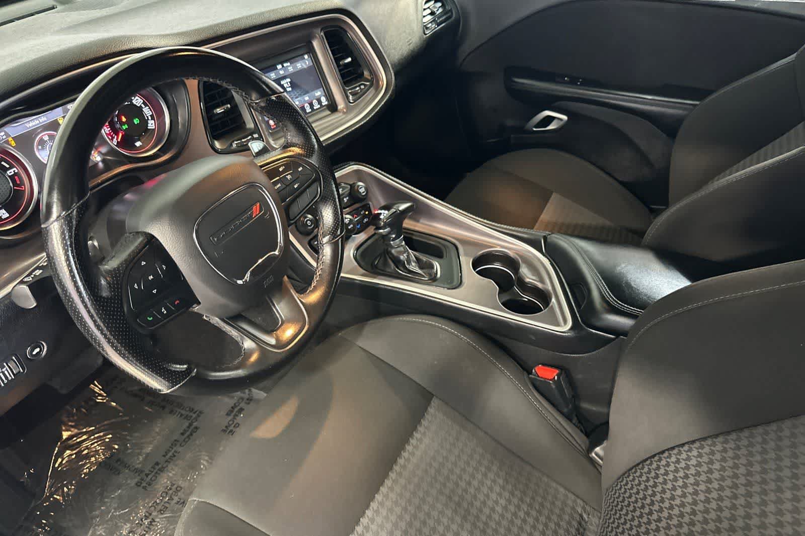 Used 2022 Dodge Challenger GT AWD/4WD image 12