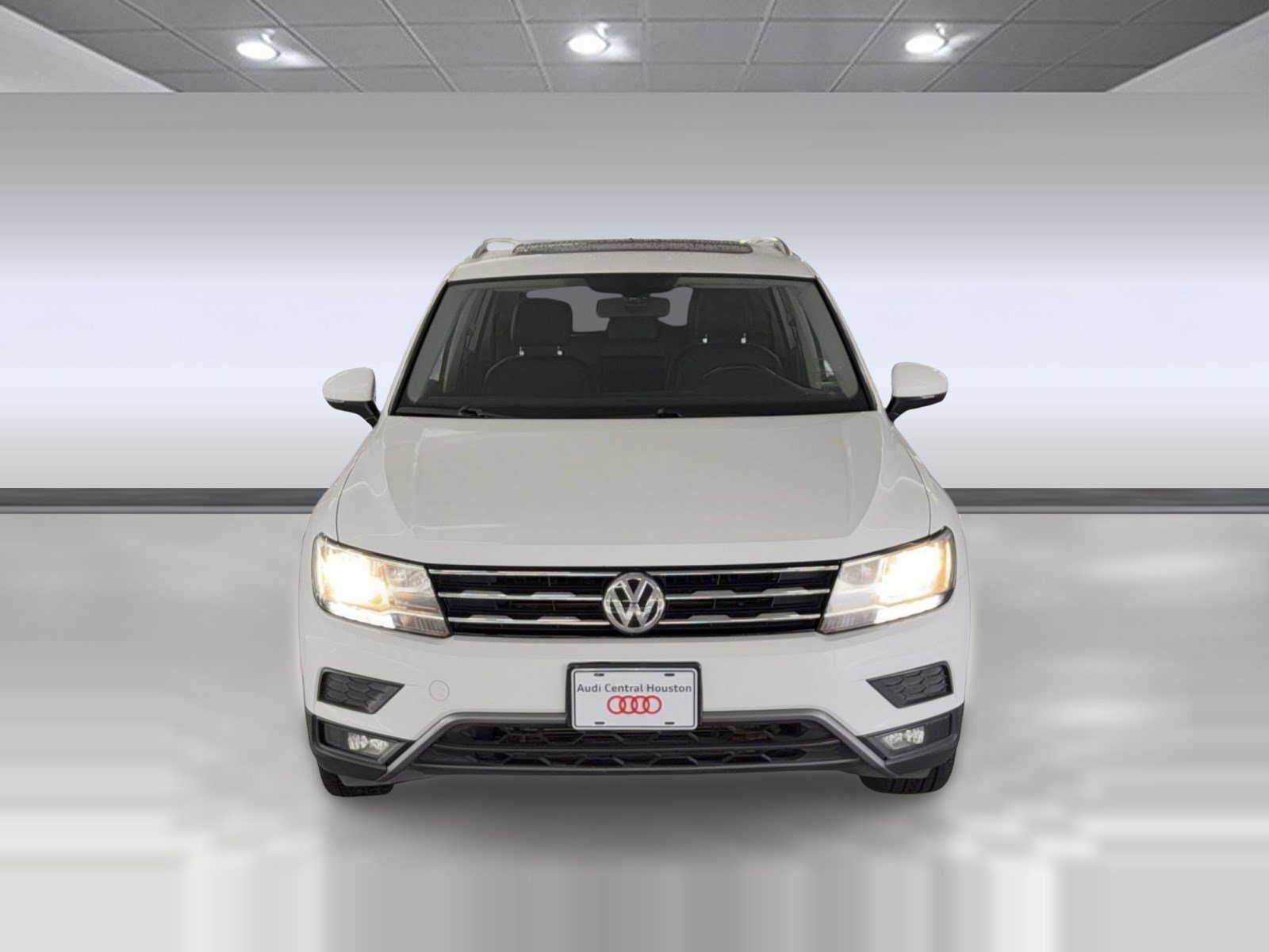 Used 2018 Volkswagen Tiguan SEL FWD image 6