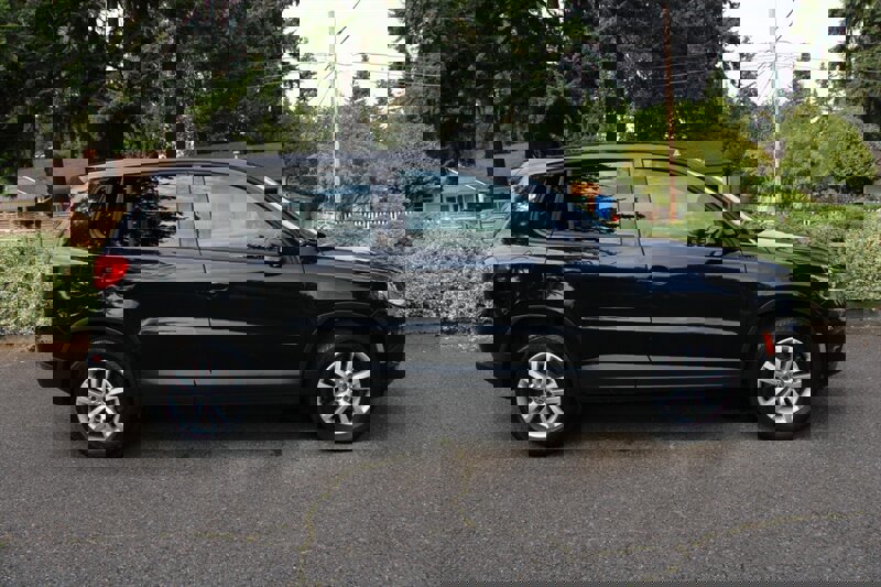 Used 2013 Volkswagen Tiguan S image 12