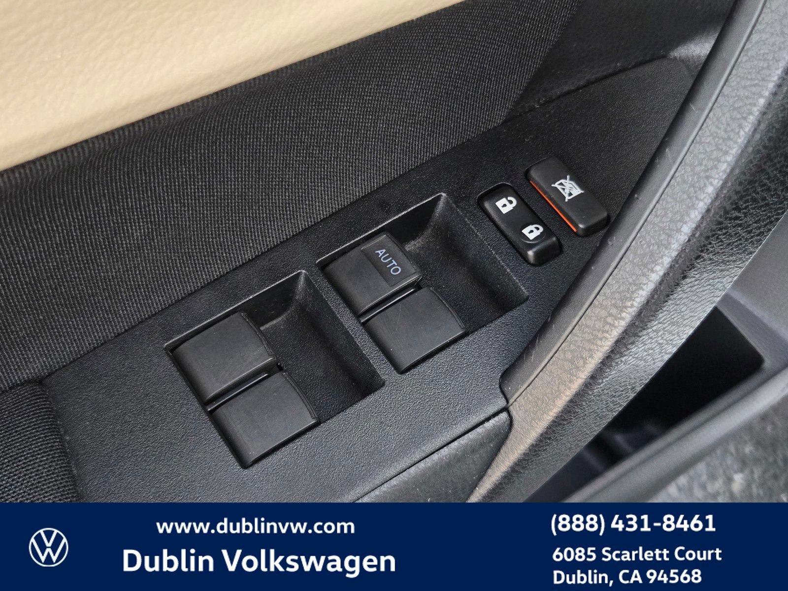 Used 2015 Toyota Corolla LE w/ Body Protection Package #2 FWD image 11