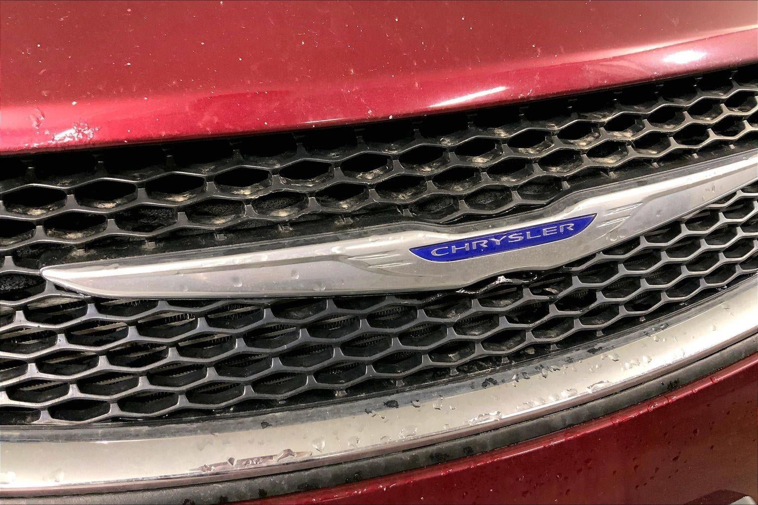 Used 2019 Chrysler Pacifica Touring-L image 29