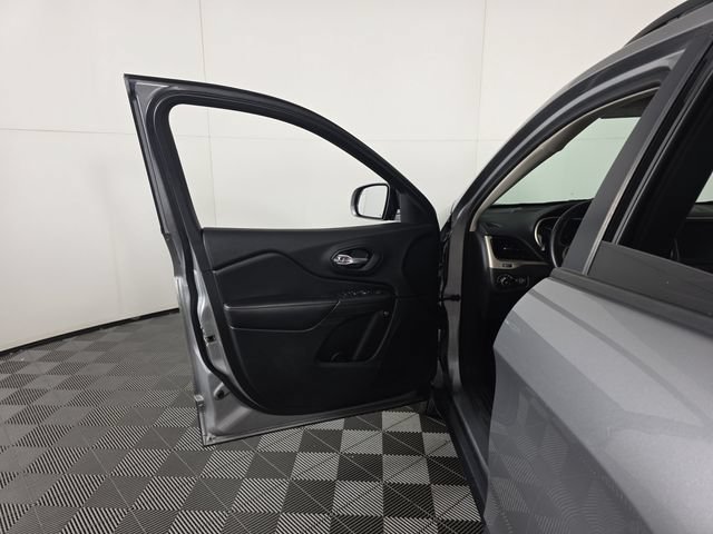 Used 2017 Jeep Cherokee High Altitude AWD/4WD image 23