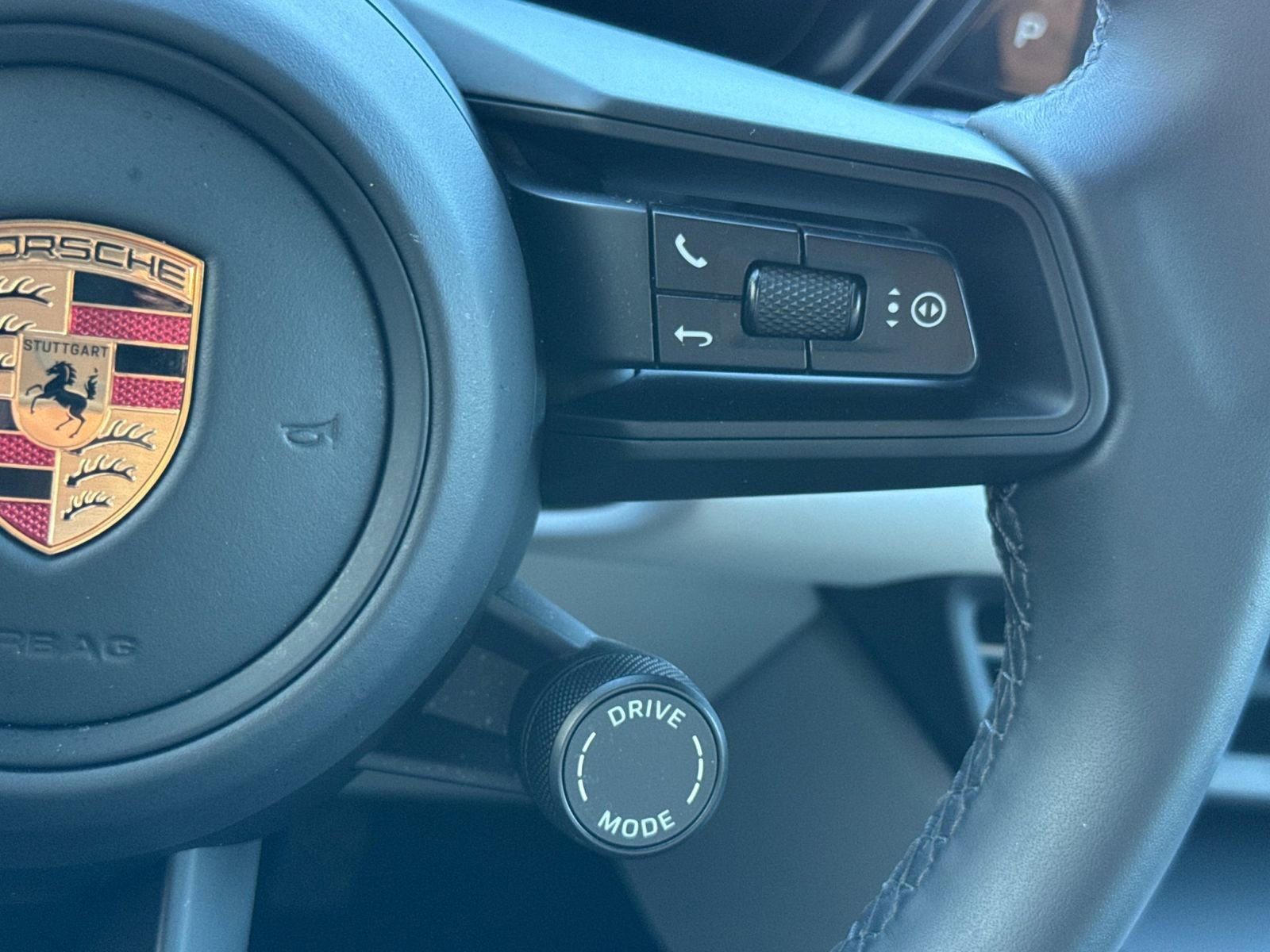 Used 2025 Porsche Macan 4 Electric image 30