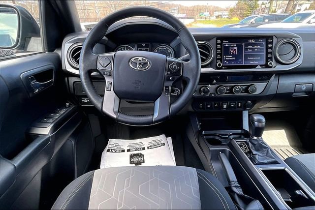 Used 2022 Toyota Tacoma TRD Sport w/ Technology Package image 9