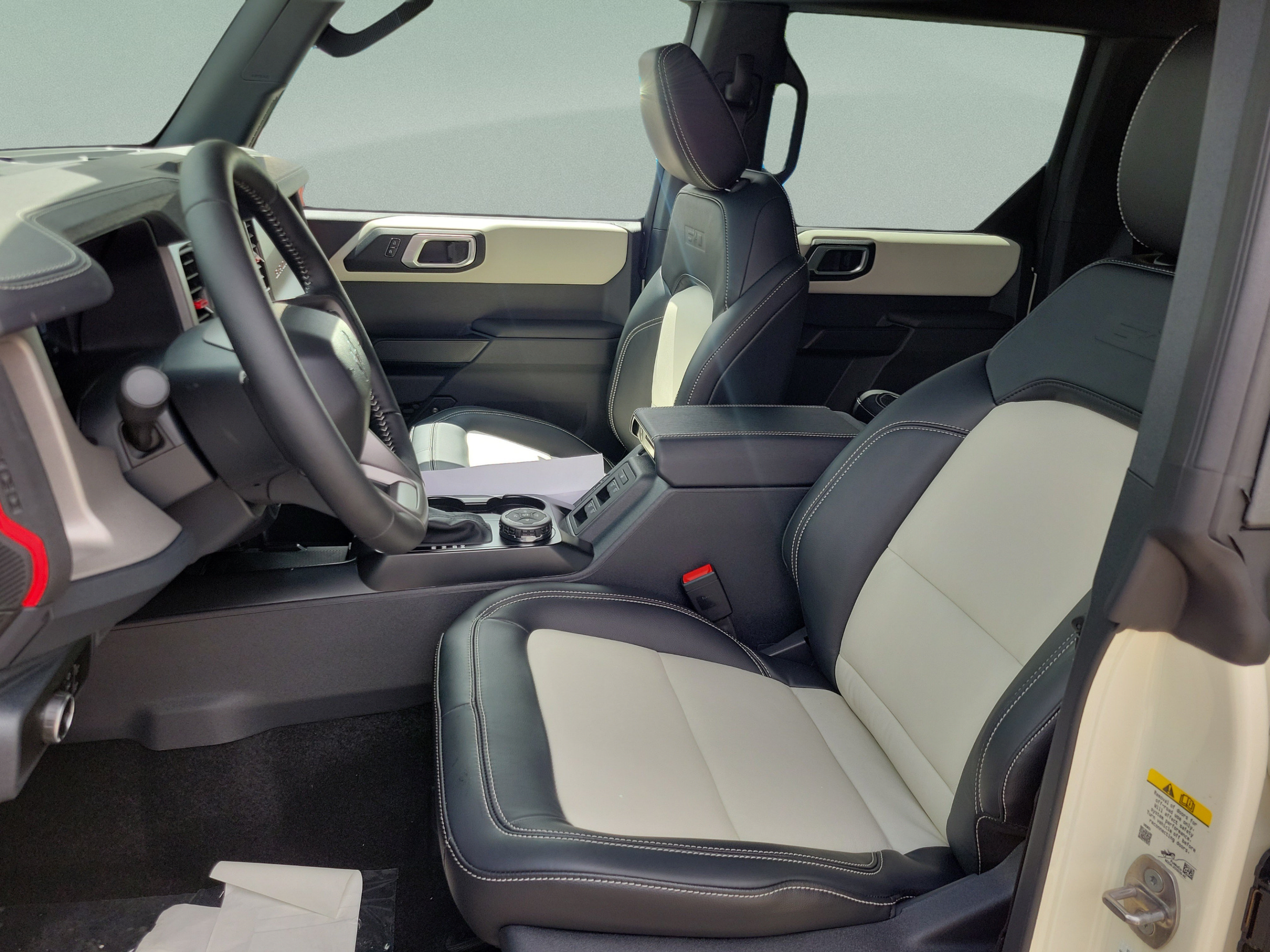 New 2026 Ford Bronco Outer Banks w/ Sasquatch Package AWD/4WD image 17