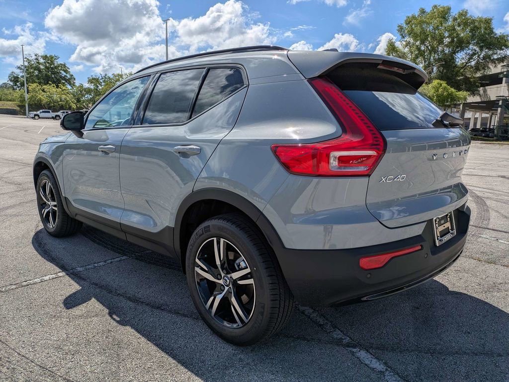 New 2026 Volvo XC40 B4 Core w/ Climate Package FWD image 4