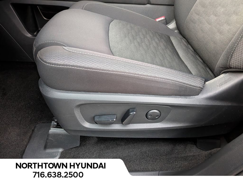 Used 2025 Nissan Pathfinder SV image 33