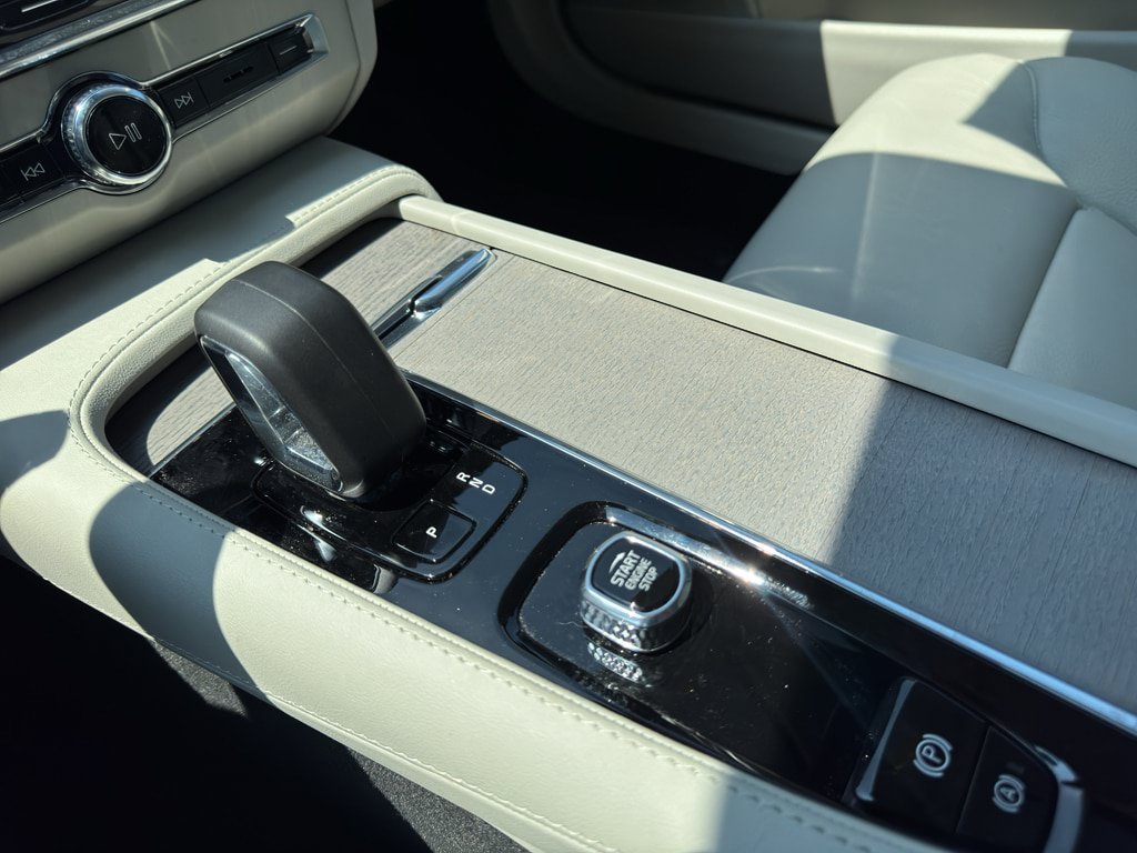 Certified 2025 Volvo V90 B6 Cross Country Plus AWD/4WD image 20