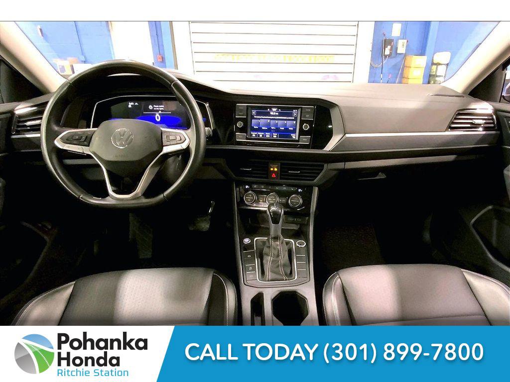 Used 2023 Volkswagen Jetta SE image 16