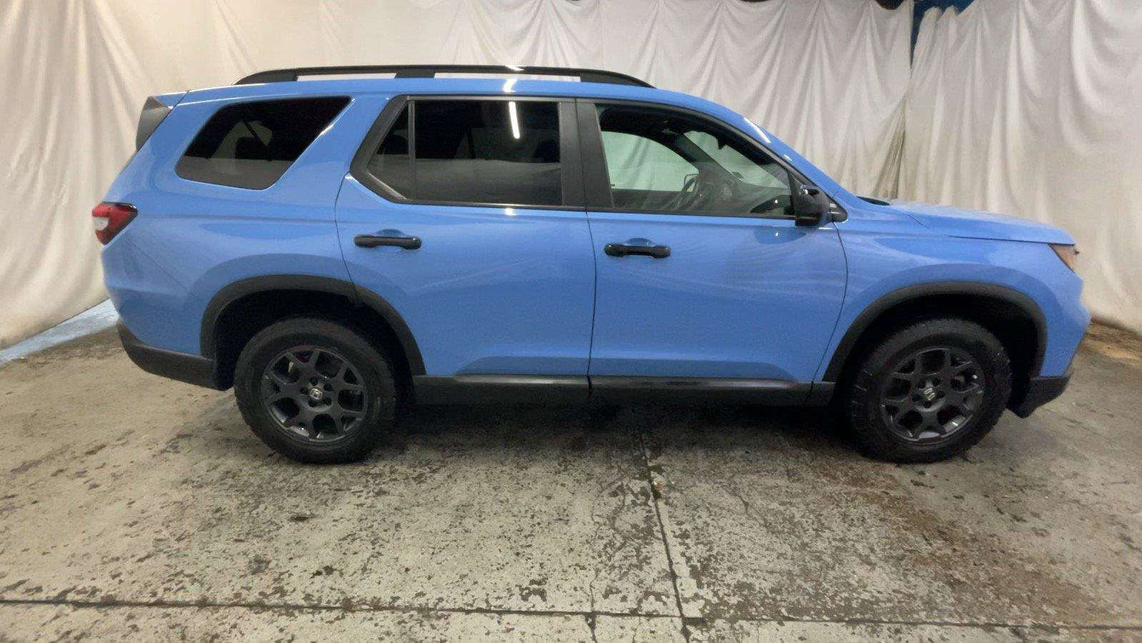 Used 2025 Honda Pilot TrailSport image 5