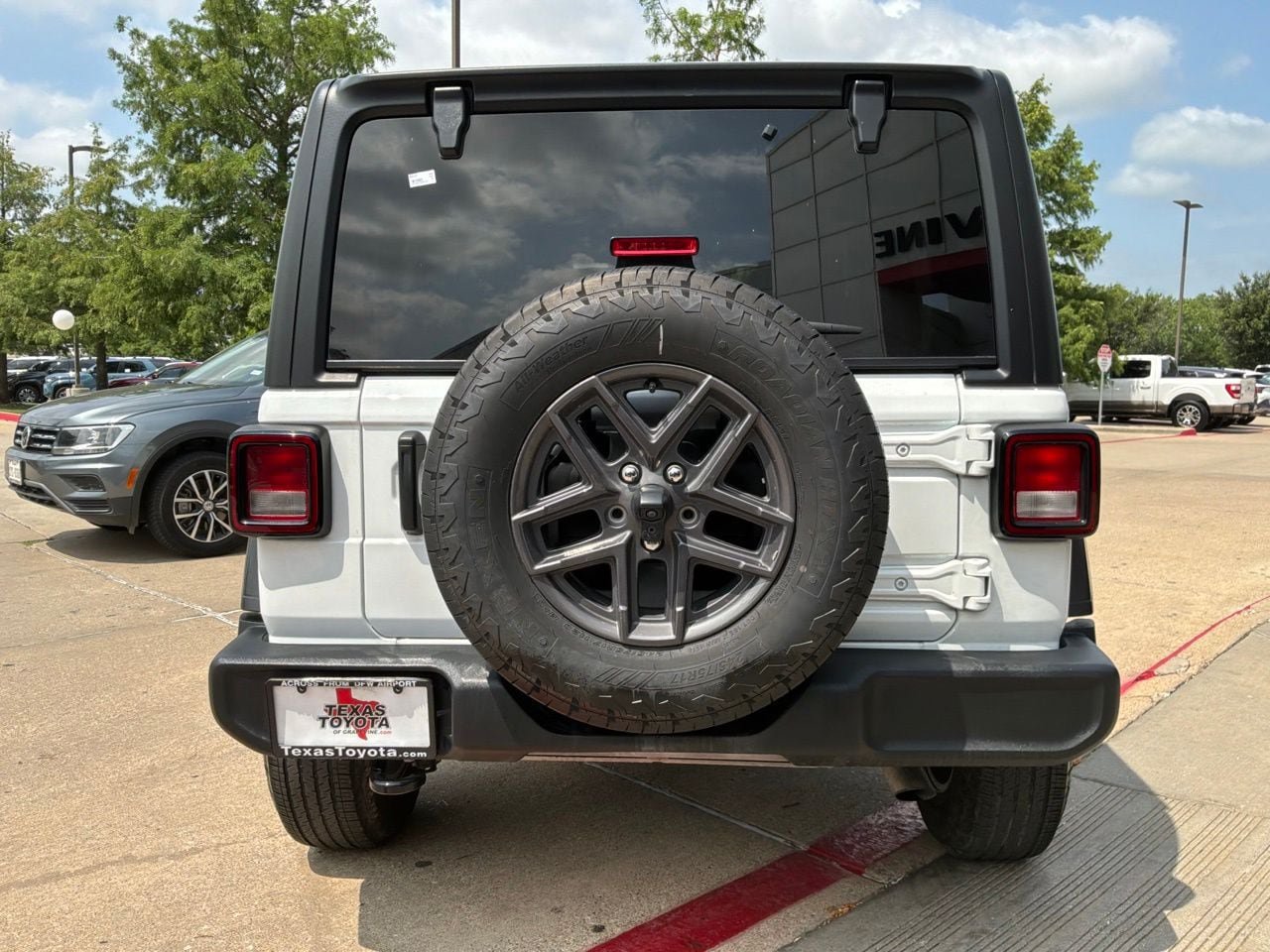 Used 2025 Jeep Wrangler Unlimited Sport AWD/4WD image 7