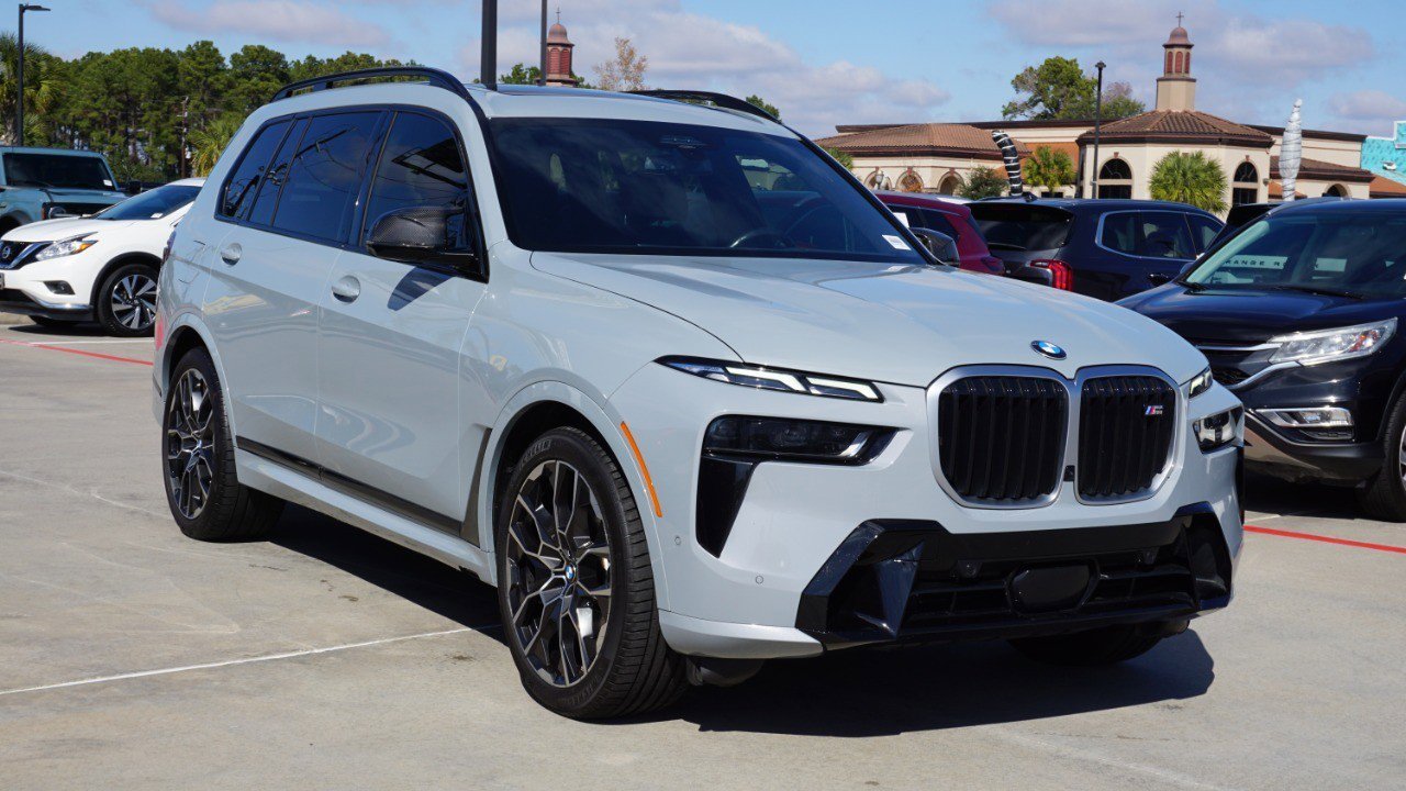 Used 2023 BMW X7 M60i w/ Executive Package image 3
