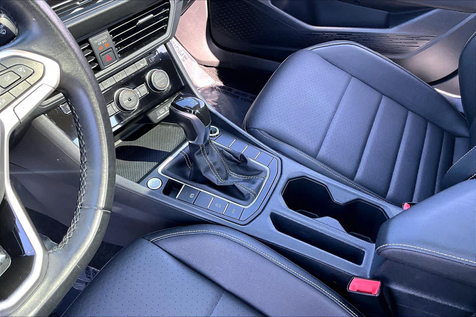Used 2024 Volkswagen Jetta SE FWD image 16