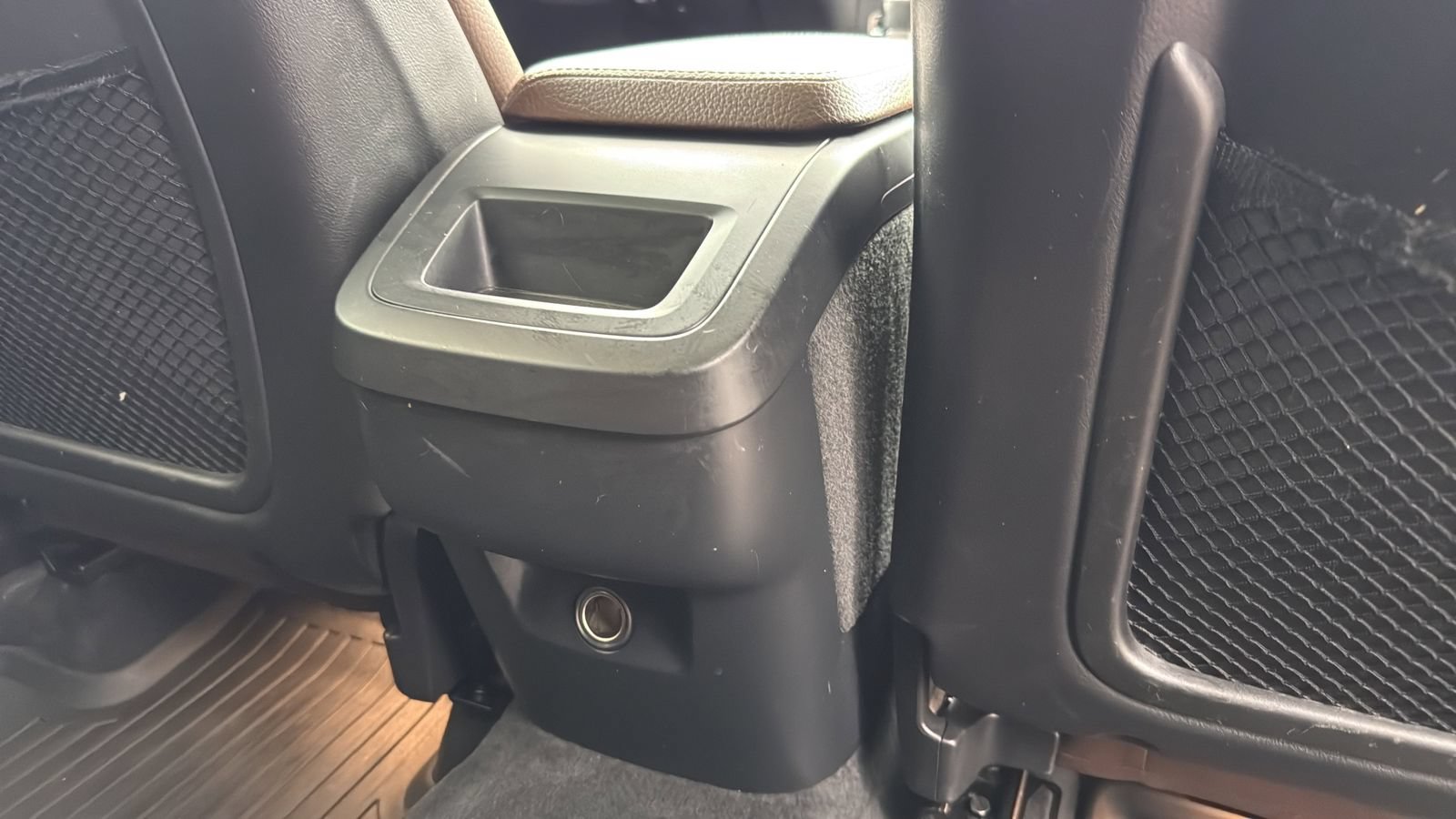 Used 2019 Volvo XC60 T5 Momentum w/ Multimedia Package AWD/4WD image 27