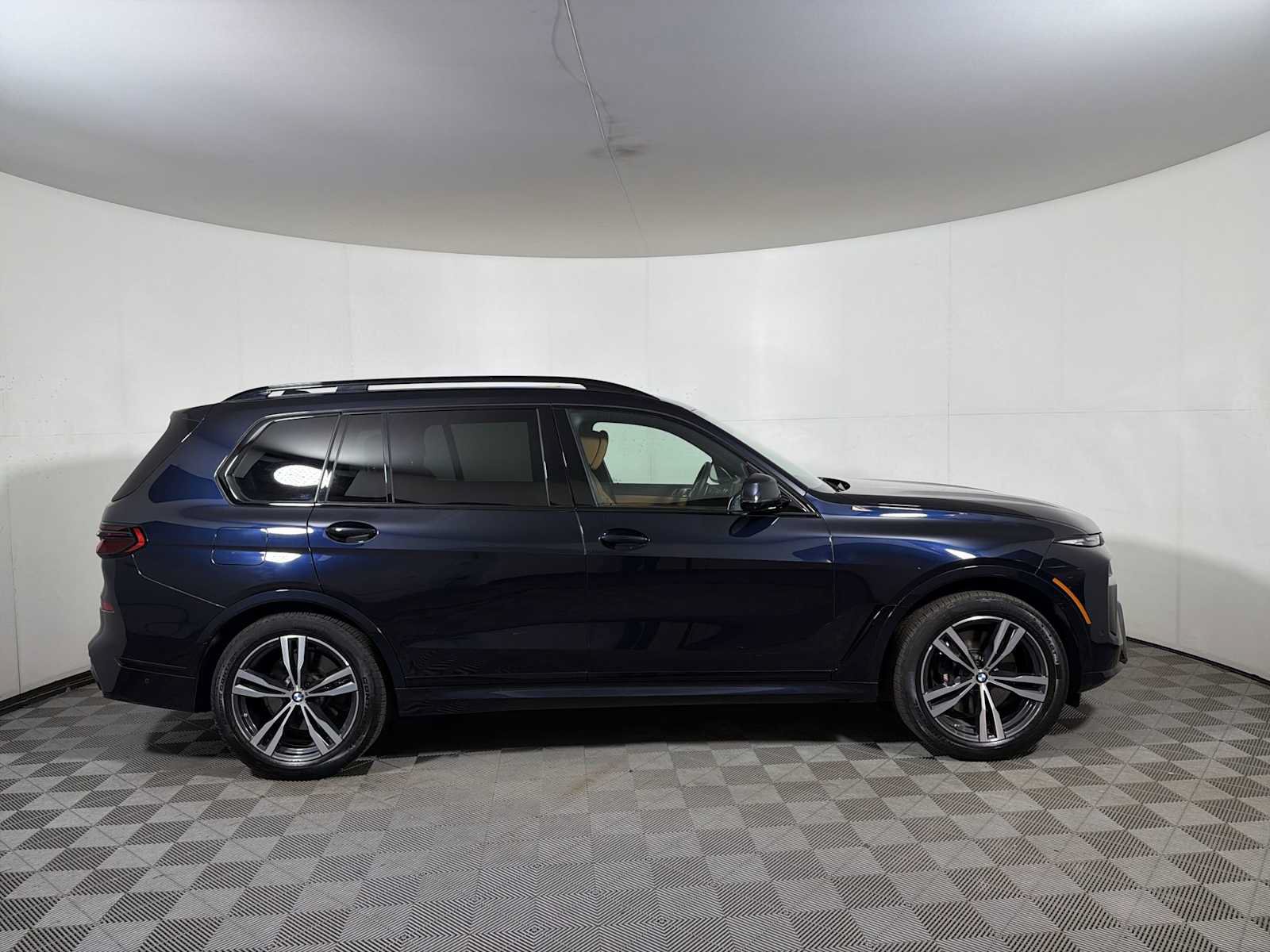 Used 2024 BMW X7 xDrive40i w/ M Sport Package AWD/4WD image 7