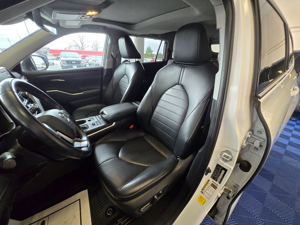 Used 2022 Toyota Highlander XLE image 9