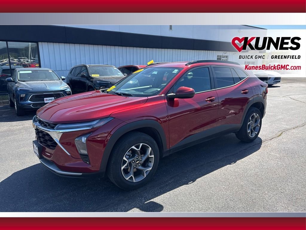 Used 2025 Chevrolet Trax LT FWD image 12