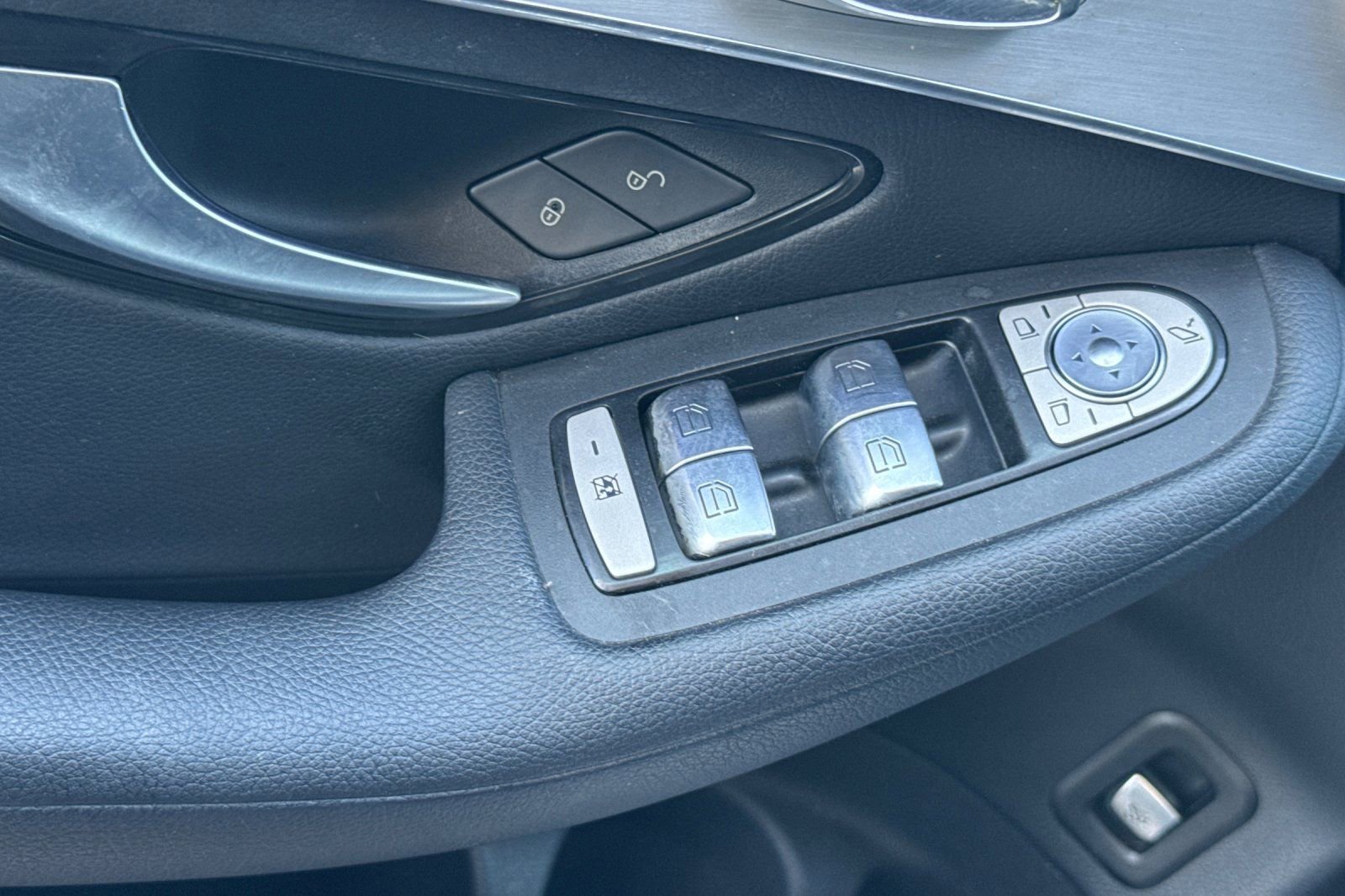 Used 2021 Mercedes-Benz GLC 300 image 12