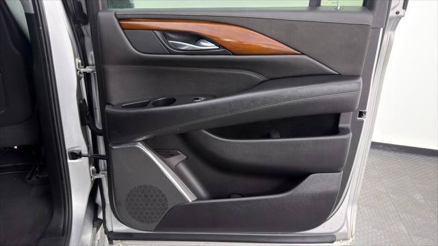 Used 2018 Cadillac Escalade ESV Luxury RWD image 19