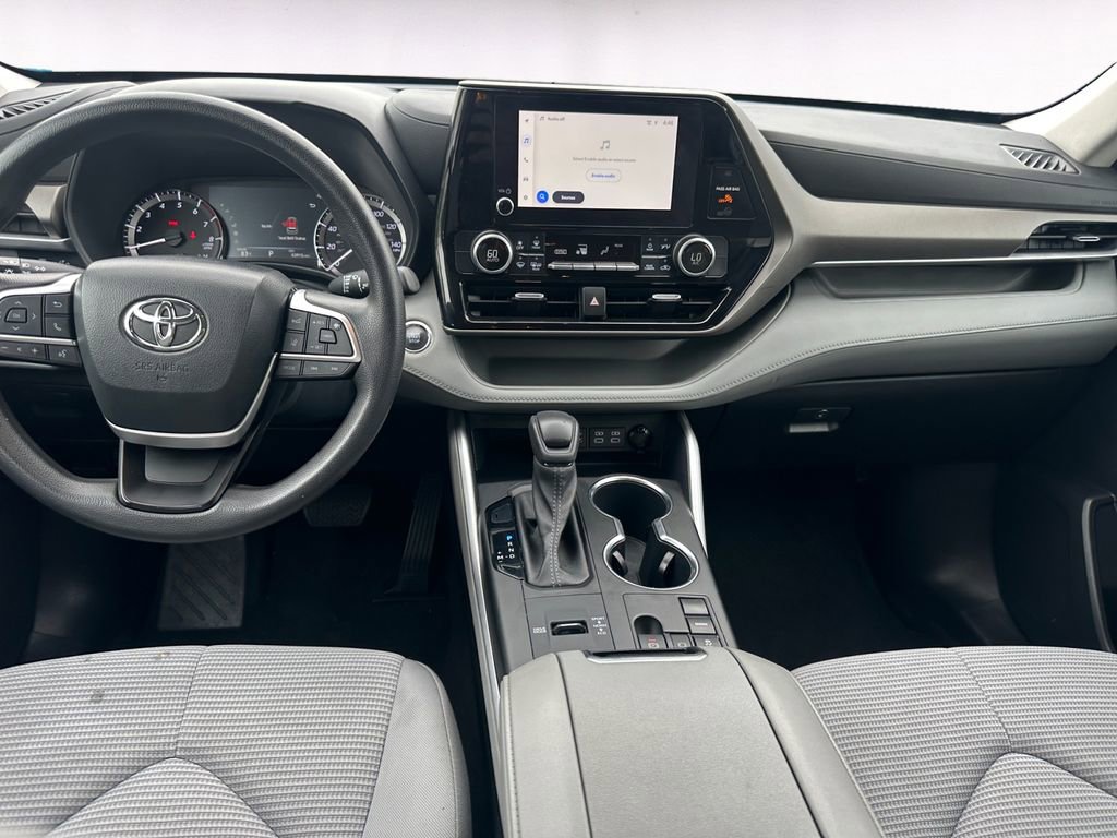 Used 2023 Toyota Highlander L image 10