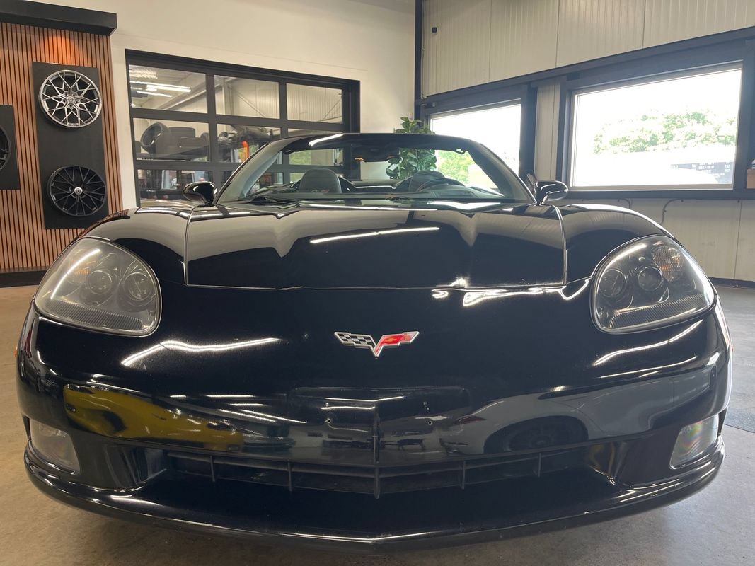 Used 2007 Chevrolet Corvette Coupe w/ Preferred Equipment Group RWD image 24